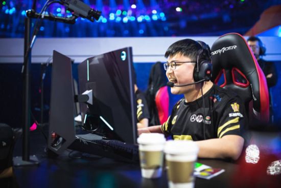 DOTA2传奇选手fy与NothingToSay加盟XG战队的精彩故事